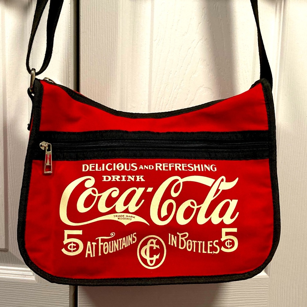 Excellent condition Official Coca-Cola hobo-style handbag, very fun!
